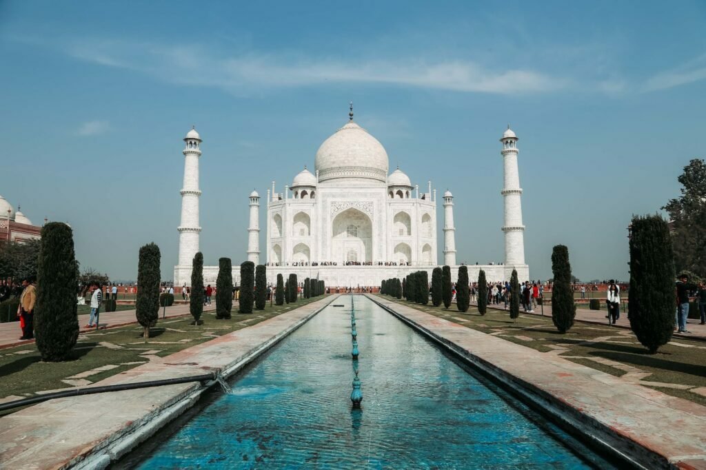 taj mahal under blue sky